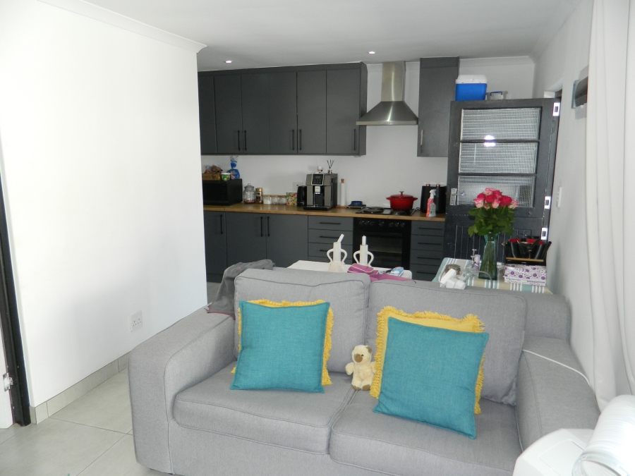 1 Bedroom Property for Sale in Lemoenkloof Western Cape